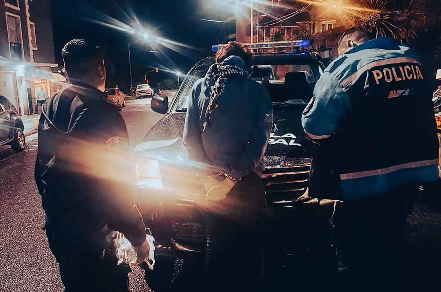 El individuo se negó a aportar sus datos personales y emprendió la huida a pie desde Güemes al 2100.