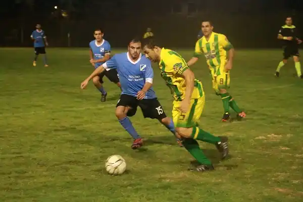 Sarmiento se quedó con el clásico en el comienzo del Torneo Oficial
