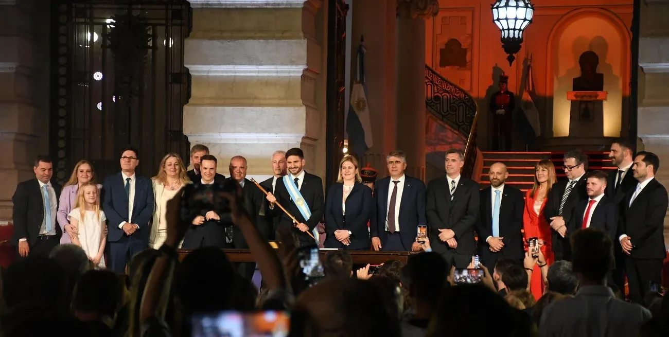 El gabinete en pleno, al filo de la medianoche. Pablo Aguirre