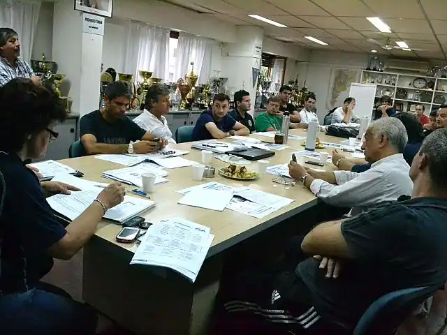 Imagen de la reunión para definir los equipos en cada una de las zonas.  (Foto: FeVA)