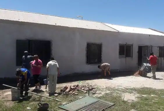 Avanza la remodelación del salón comunitario del barrio La Cuchilla