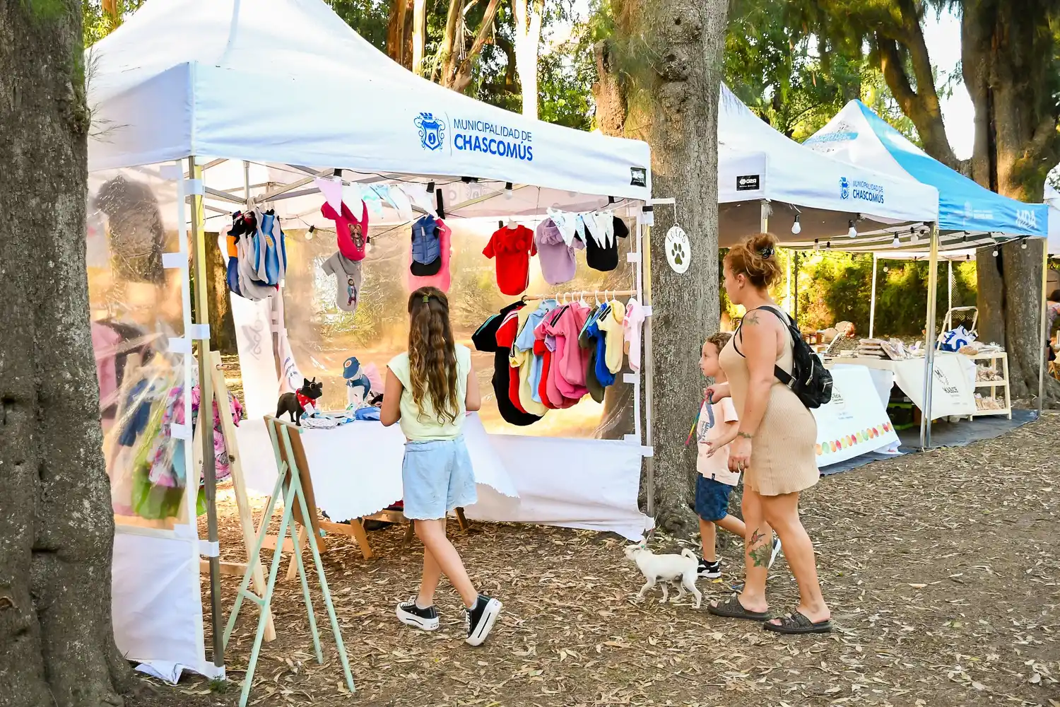 La Feria de “Las Libélulas” continúa creciendo como espacio de emprendedoras locales