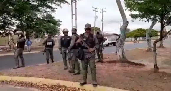 Funcionarios del régimen agredieron a periodistas que cubrían protesta en Anzoátegui