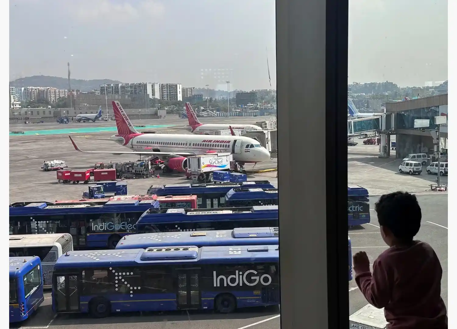 Las autoridades de la aviación civil de la India suspendieron al controlador aéreo que estuvo involucrado en el incidente