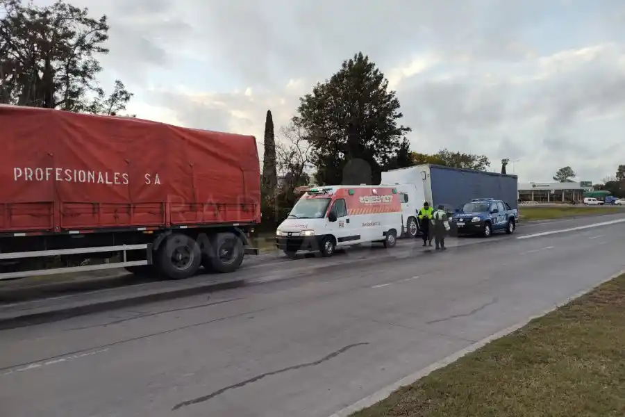 Dos camiones se accidentaron en Ruta Nacional 34, a metros del cruce con Av. Luis Fanti