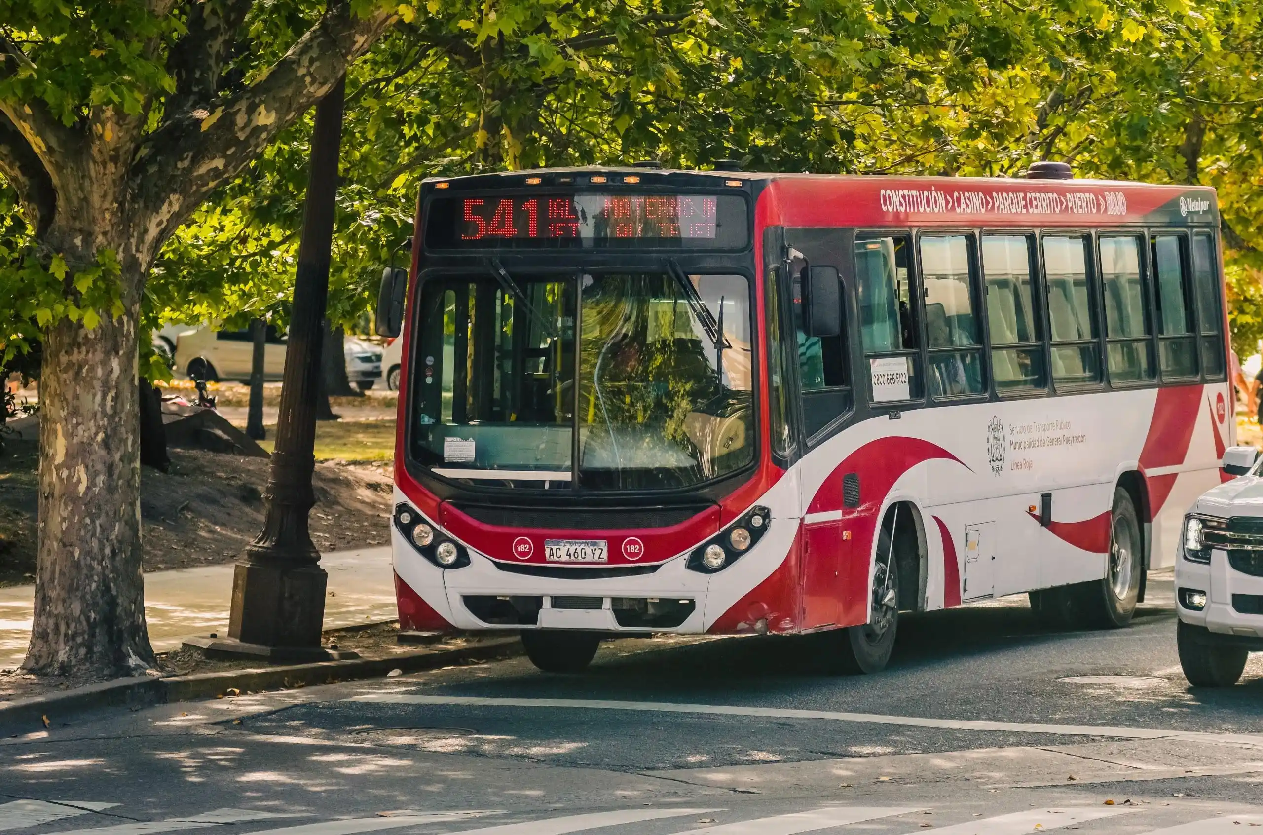 Desde mañana, cambian los recorridos de cuatro líneas de colectivos en el microcentro