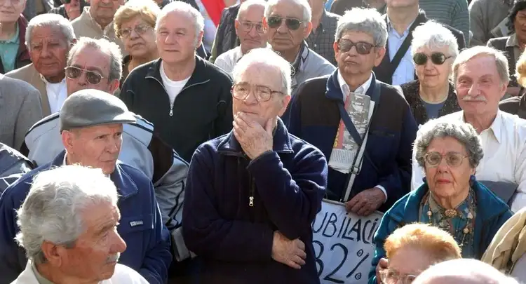 Cuánto van a cobrar desde marzo los jubilados, pensionados y beneficiarios de la AUH
