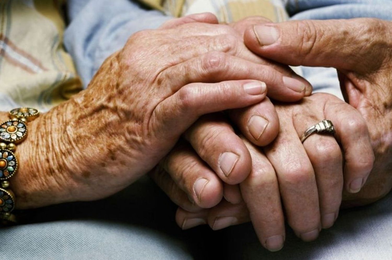 Hombres armados asaltaron a una pareja de  81 y 89 años en Grutly