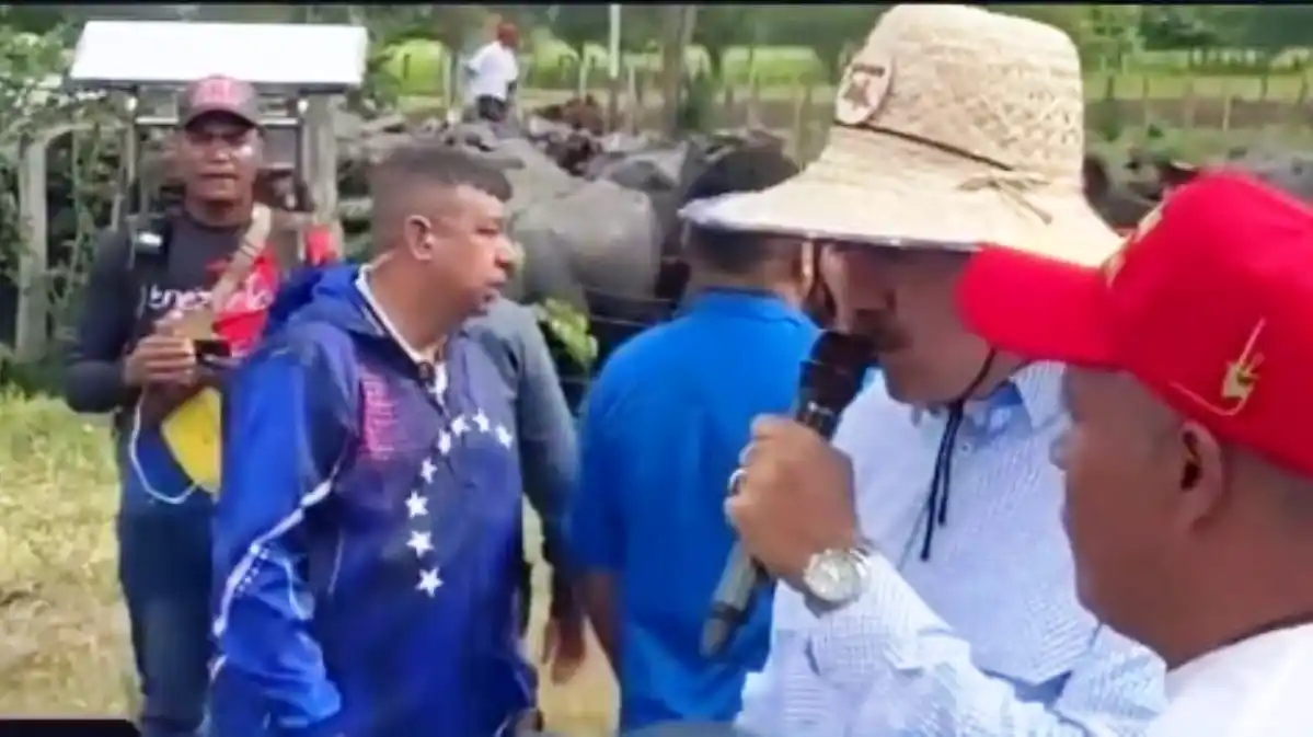 HACIA EL «SOCIALISMO COMUNAL», Maduro movió ficha y anunció nuevo ministro