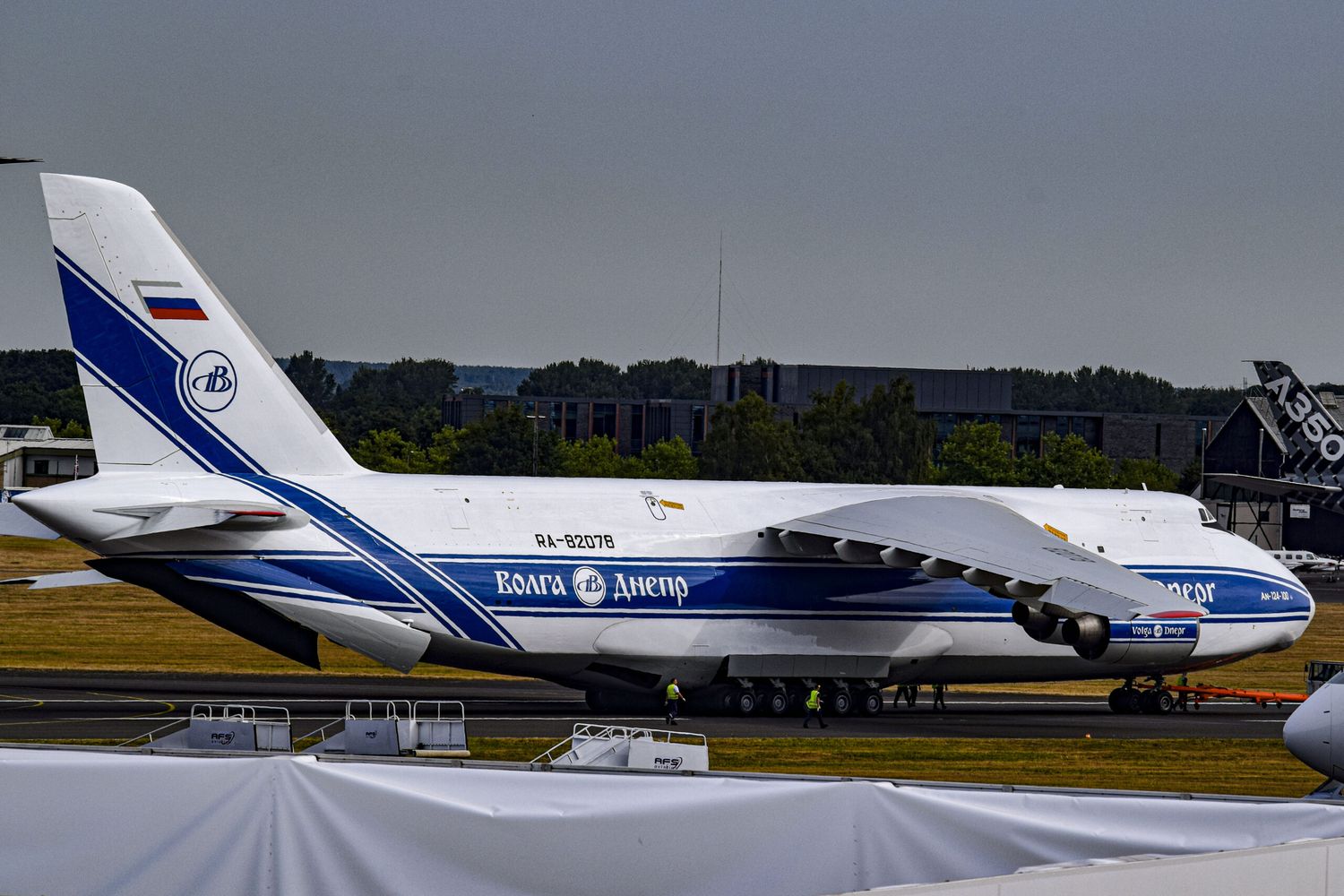 Aerolínea rusa reclama USD 100 millones a Canadá por retener un Antonov An-124