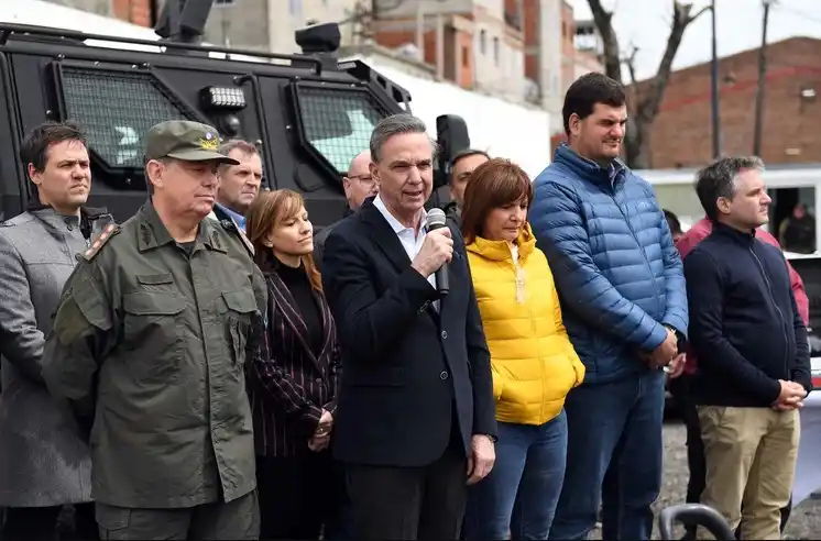 Pichetto visitó la villa 1-11-14 tras sus polémicas declaraciones sobre la droga