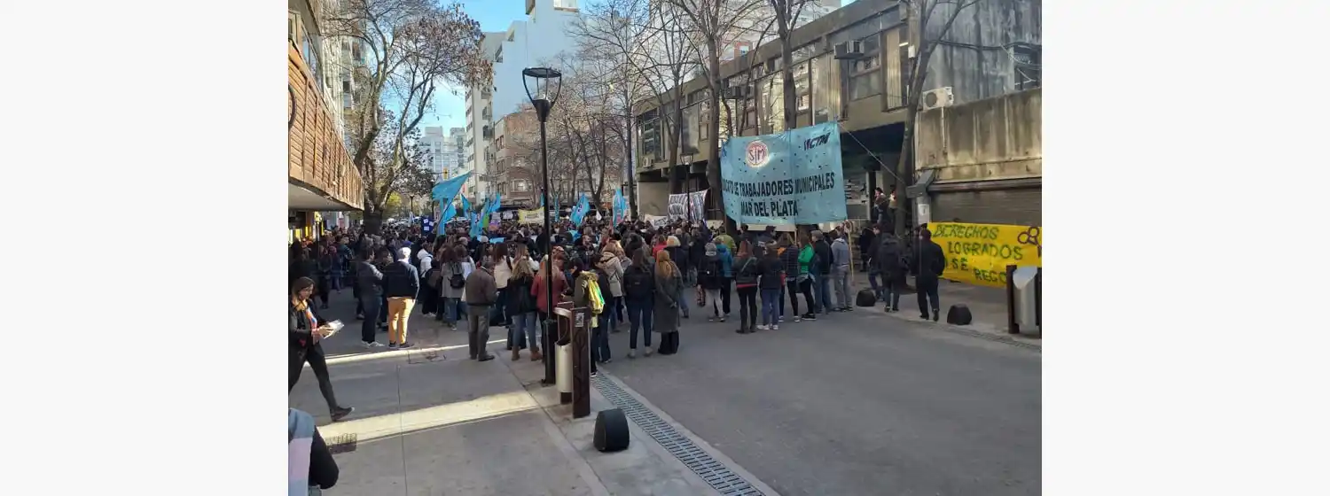 Docentes municipales vuelven a las aulas y convocan a una Asamblea General