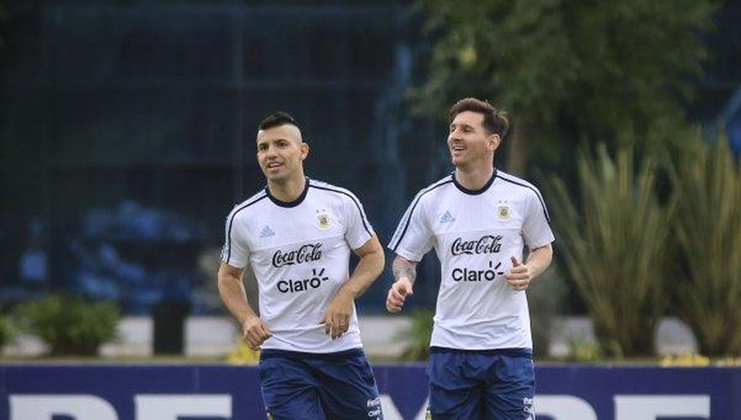 Agüero le gana la pulseada a Higuaín en el ataque