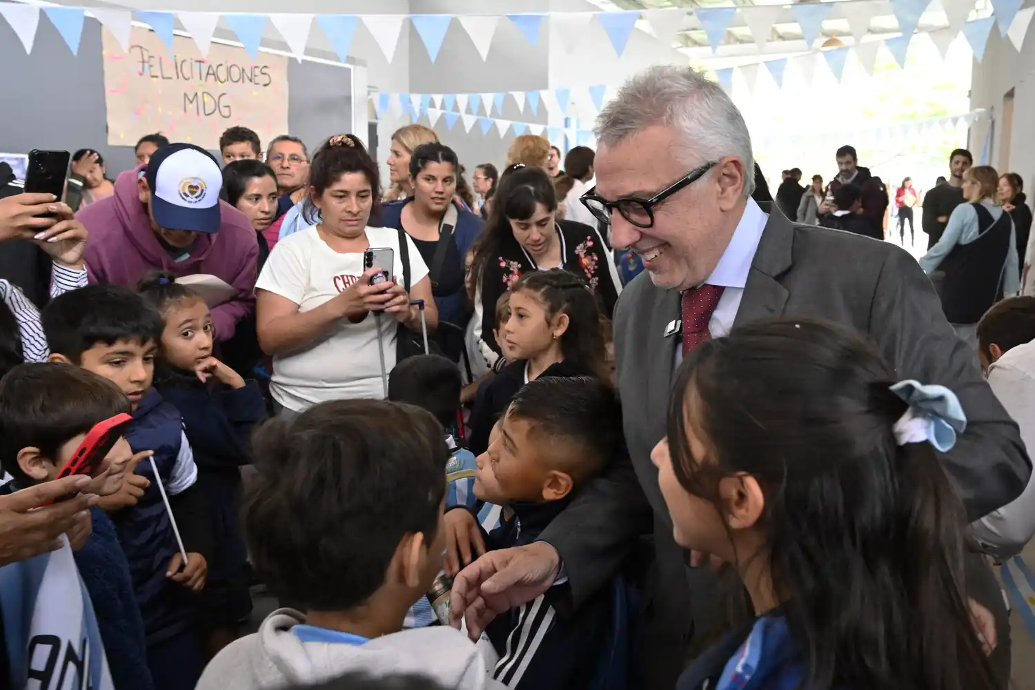Zamora participó del acto en la escuela ganadora.