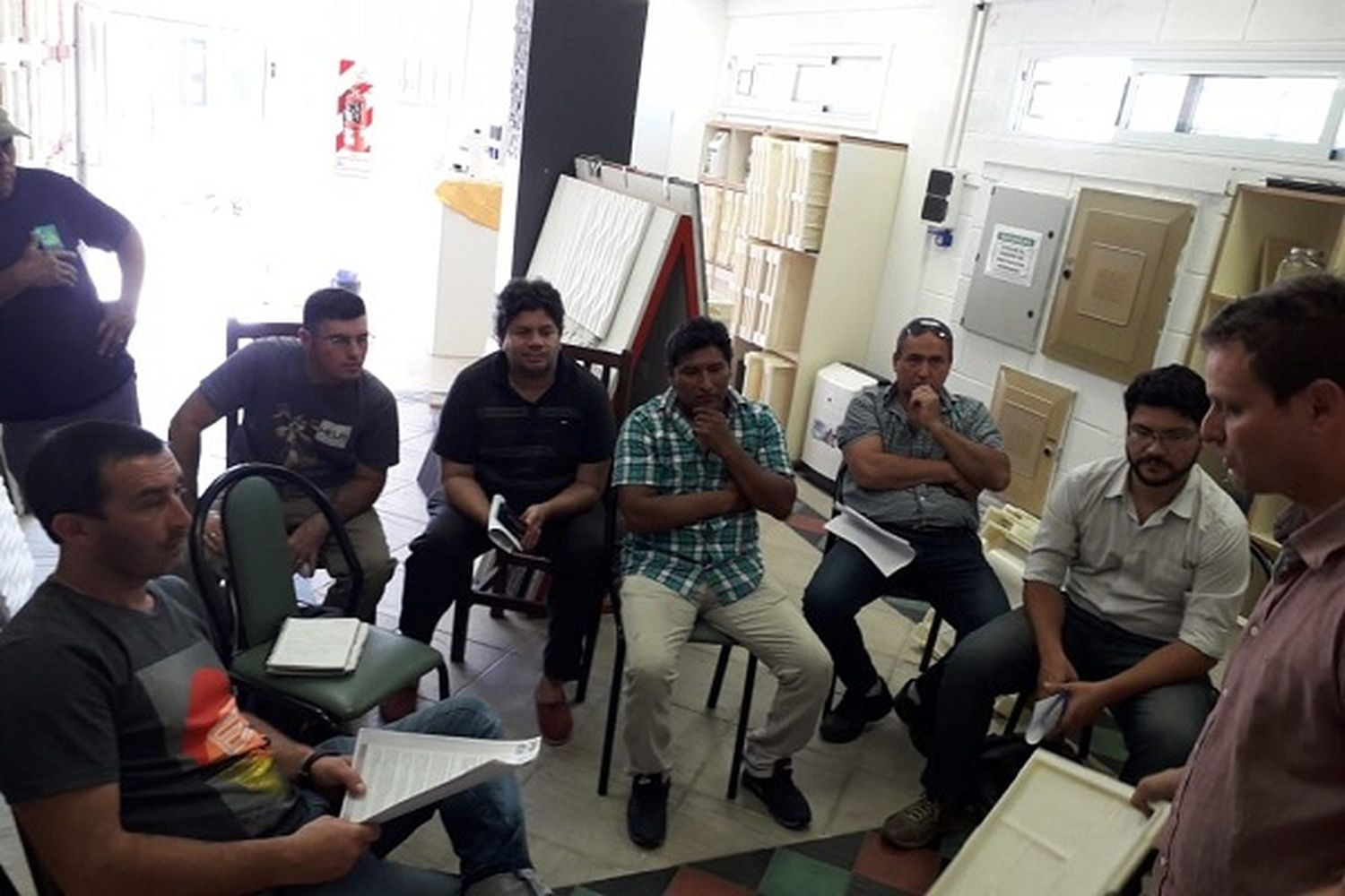 Cooperativistas se capacitaron en la fabricación de moldería para producción de baldosas