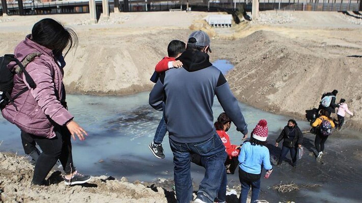 ¡SE DESCONTROLA! Patrulla fronteriza de EE.UU. detiene cada vez a más migrantes venezolanos