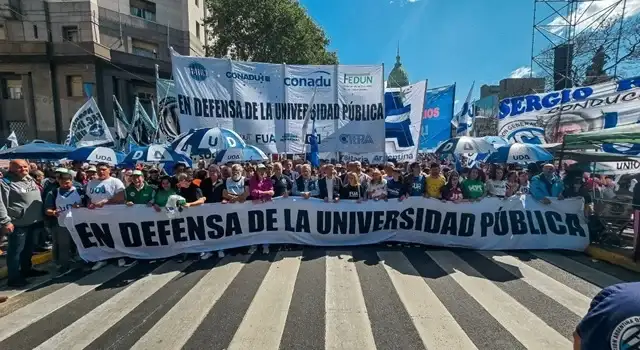 Tras la presión de las marchas masivas, el académico reconoció el avance en la paritaria.