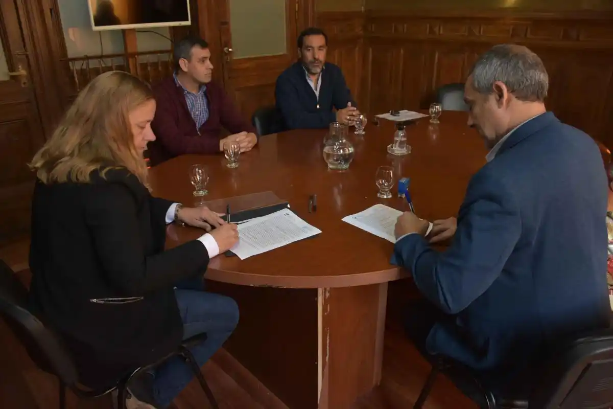 El municpio y Uader firmaron un convenio