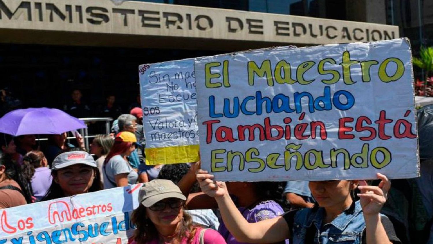 ¡DESCARO, chiste o burla! Ministra de Educación «felicita» a los maestros y les pide «sabiduría»