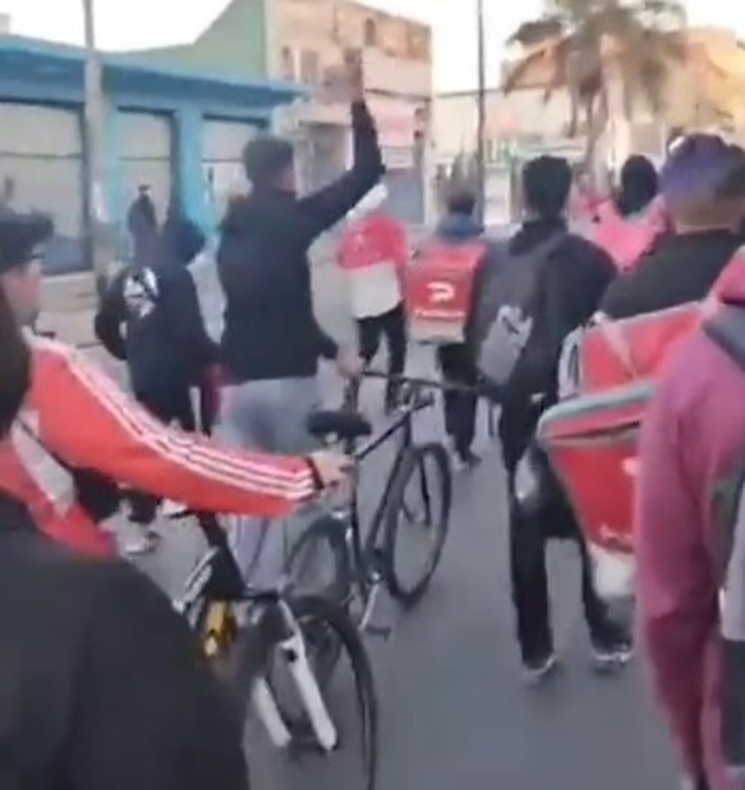 Repartidores reclamaron ante comisaría de Hurlingham por seguridad: “Nos afanan todos los días”