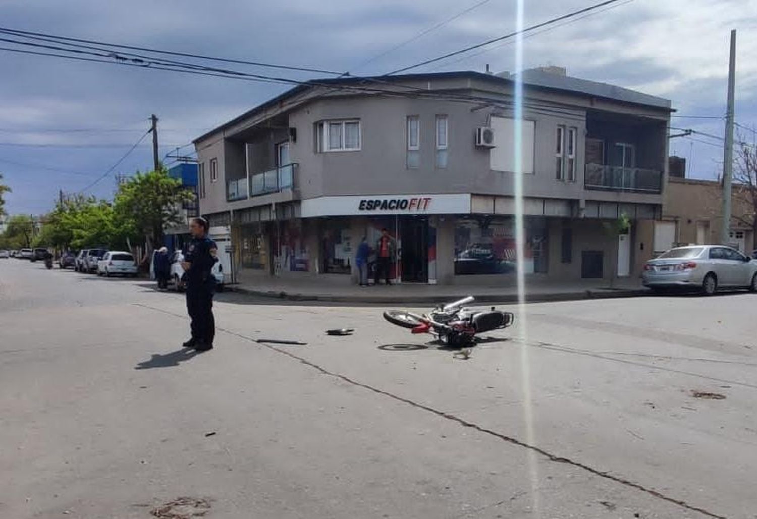 Joven se fracturó una muñeca en un accidente