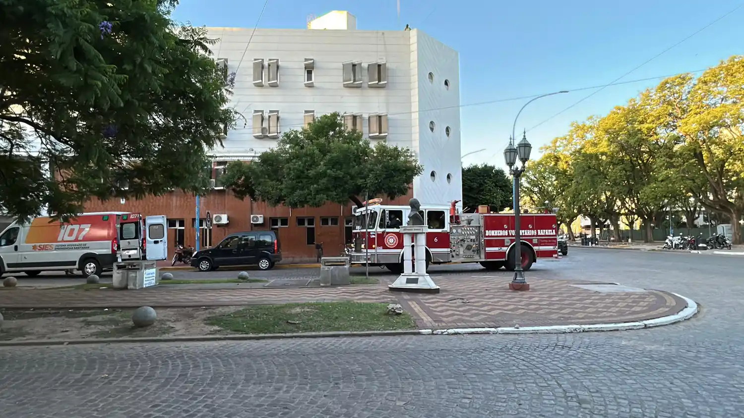 Impactante movimiento de Bomberos y fuerzas de seguridad en pleno centro: ¿qué sucedió?