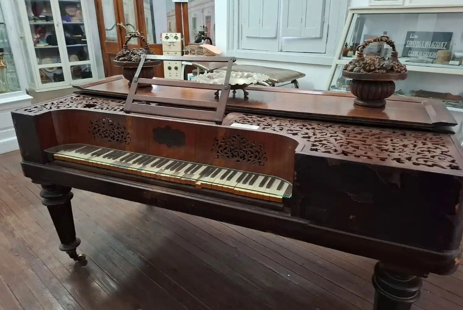 Piano de cola mignon obsequiado por el Gral. Urquiza al maestro Narciso  Narvarte-