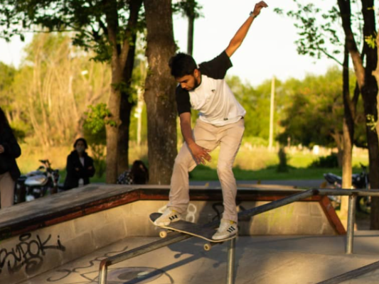 Competencia de skate, stands de tatuaje y presentaciones de bandas, este sábado