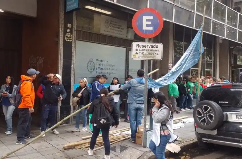 Manifestación de ATE: "Hay 4 millones de indigentes en el país, el Gobierno tiene que actuar"