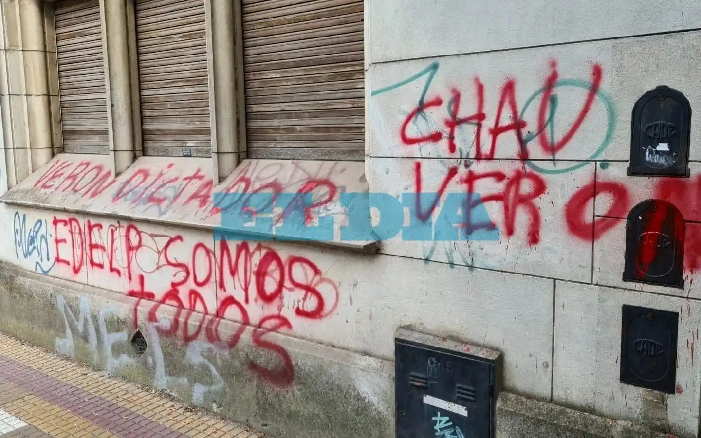 Tras perder el clásico con Gimnasia aparecieron pintadas contra el presidente de Estudiantes: "Verón dictador”