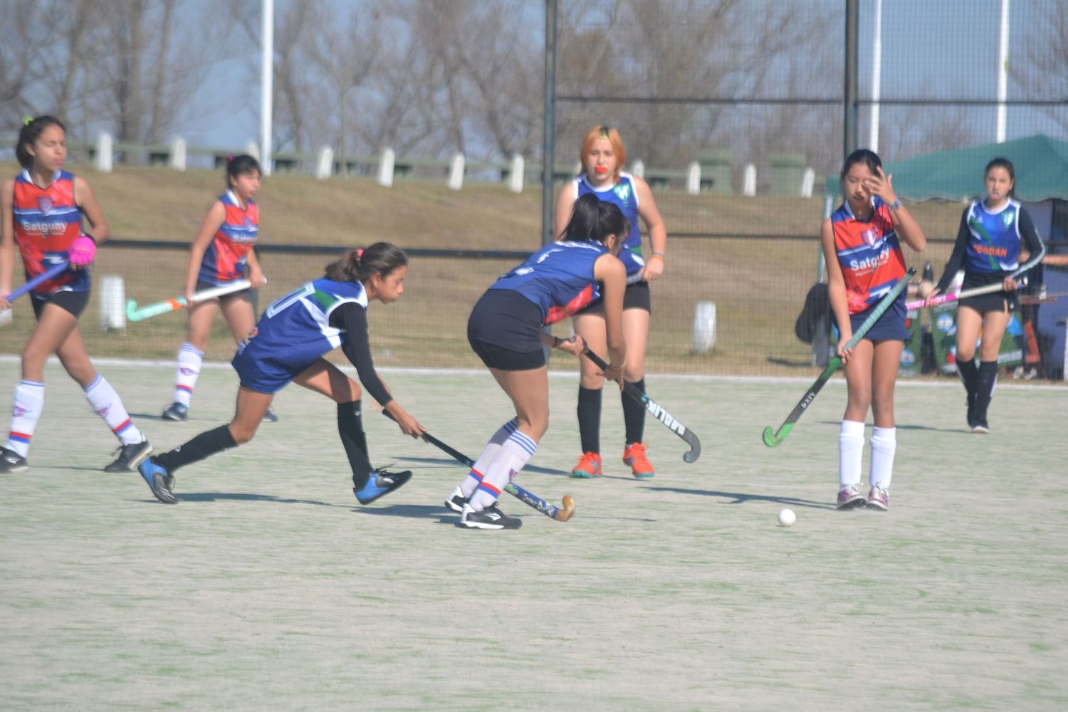 La cancha municipal de piso sintético todos los fines de semana cuenta con una intensa actividad de hockey sobre césped por el torneo de la ASHER.