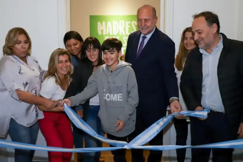 «Madres que se plantan»: con presencia de Perotti, se inauguró la nueva sede de la asociación en Rosario