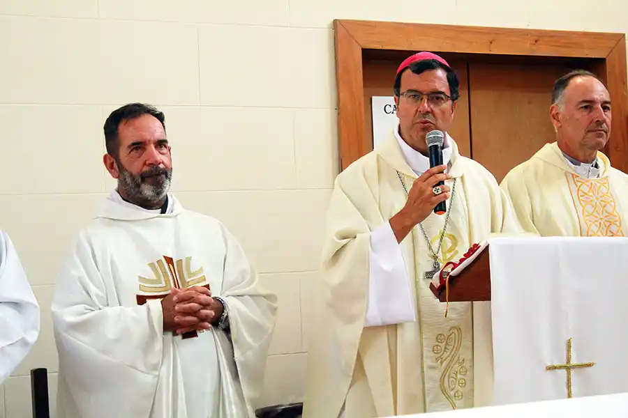 El obispo Mestre puso en posesión al párroco Mendoza