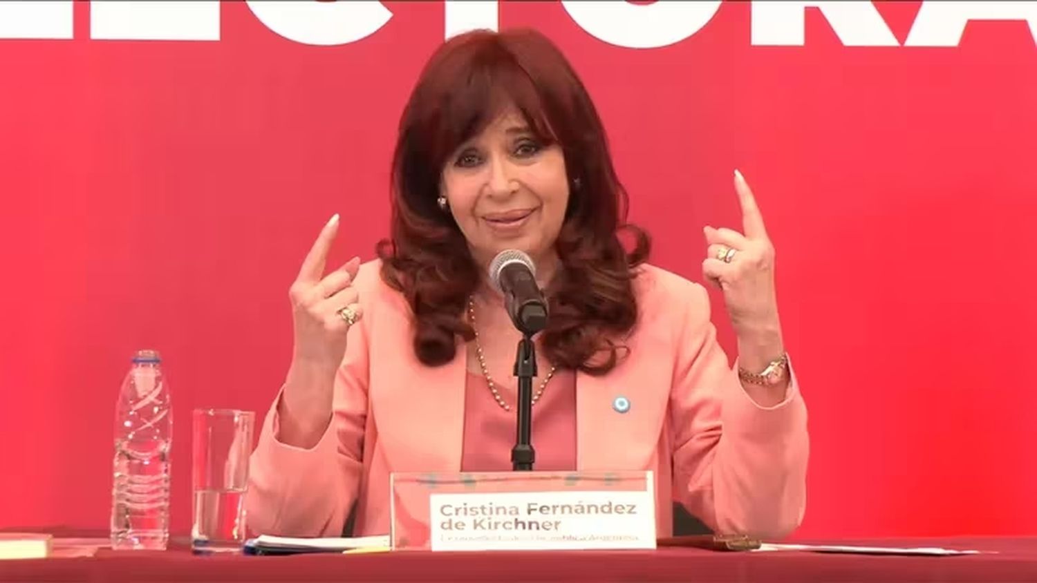 El Gobierno denunció a Cristina Kirchner por cobrar el plus de vivir en zona austral mientras residía en CABA