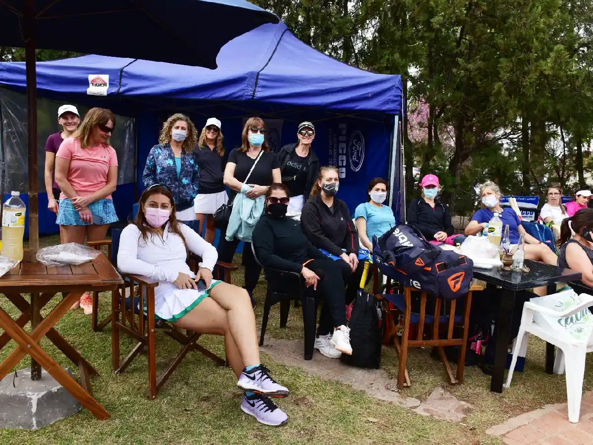 Las chicas se juntan para jugar