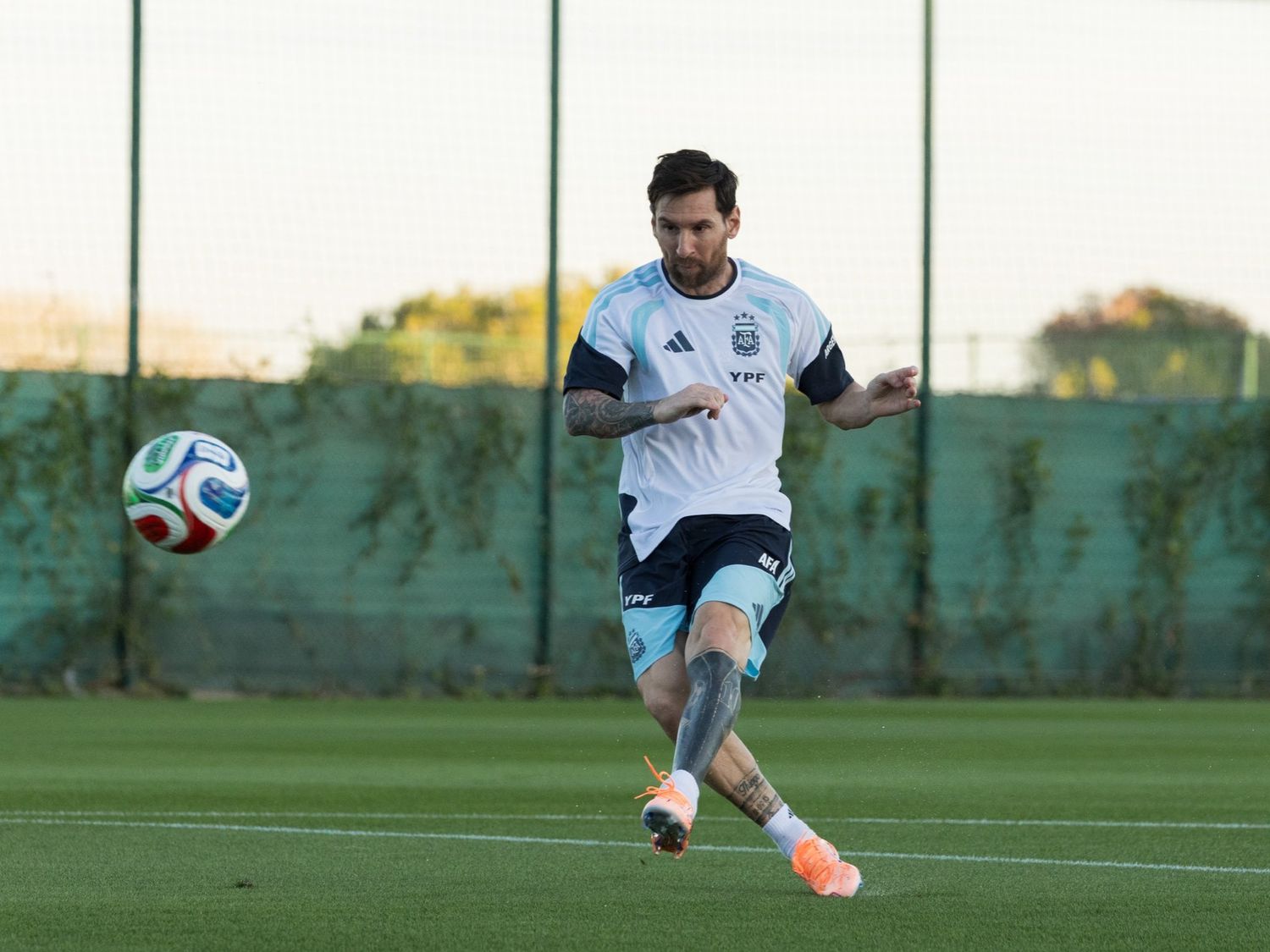Messi encabeza los entrenamientos en España de cara al amistoso del viernes ante Angola.Foto: @Argentina