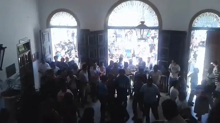 Enfrentamientos y heridos por una protesta policial en Catamarca