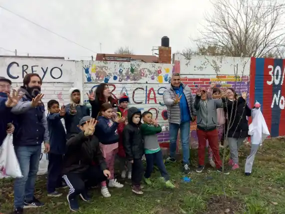 La peña sanlorencista recibió a “Beto” Acosta