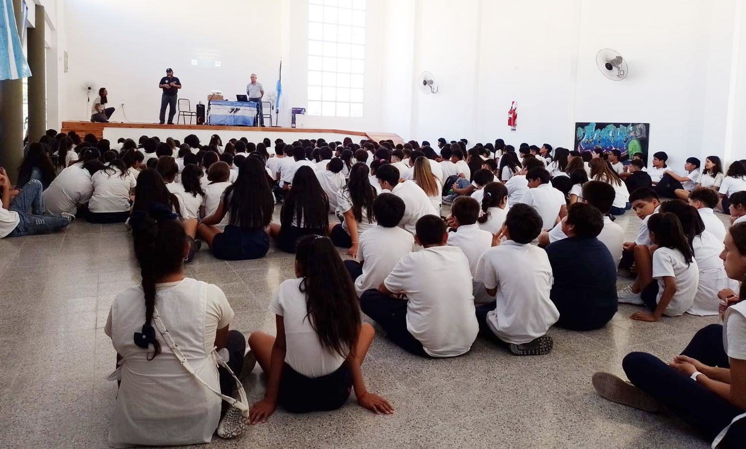 Veteranos de Malvinas dejaron parte de su historia en la Escuela San Martín