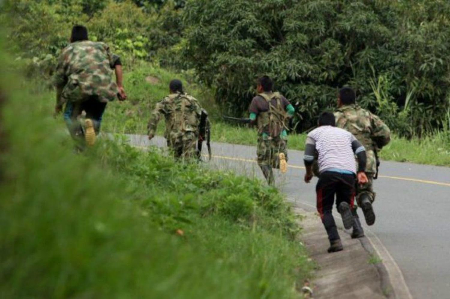 ¡DESATADA LA VIOLENCIA EN EL CAUCA! Asesinan a otro policía y secuestran a un militar