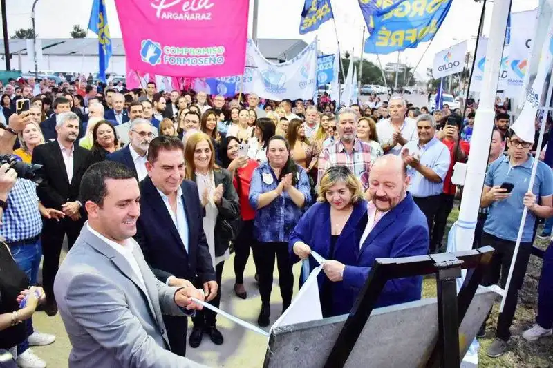 Inauguraron obras de pavimentación,
iluminación y desagües en barrios capitalinos