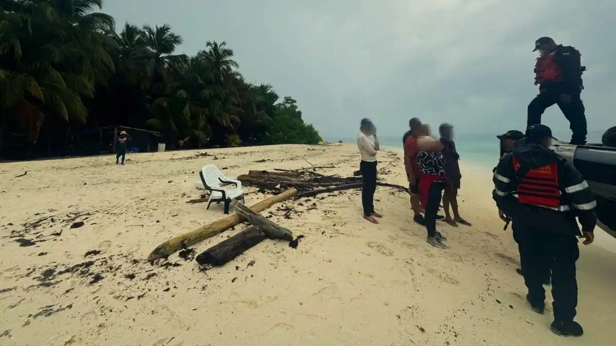 Rescatados ocho migrantes venezolanos por la Armada de Colombia