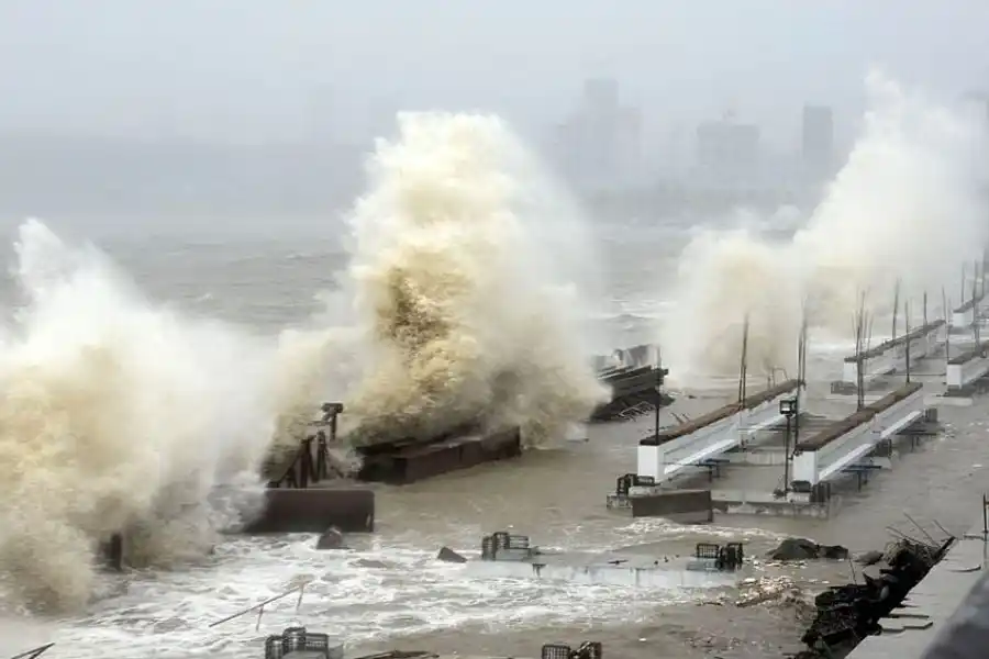 Miles de evacuados en China y Vietnam por un ciclón que se acerca al continente