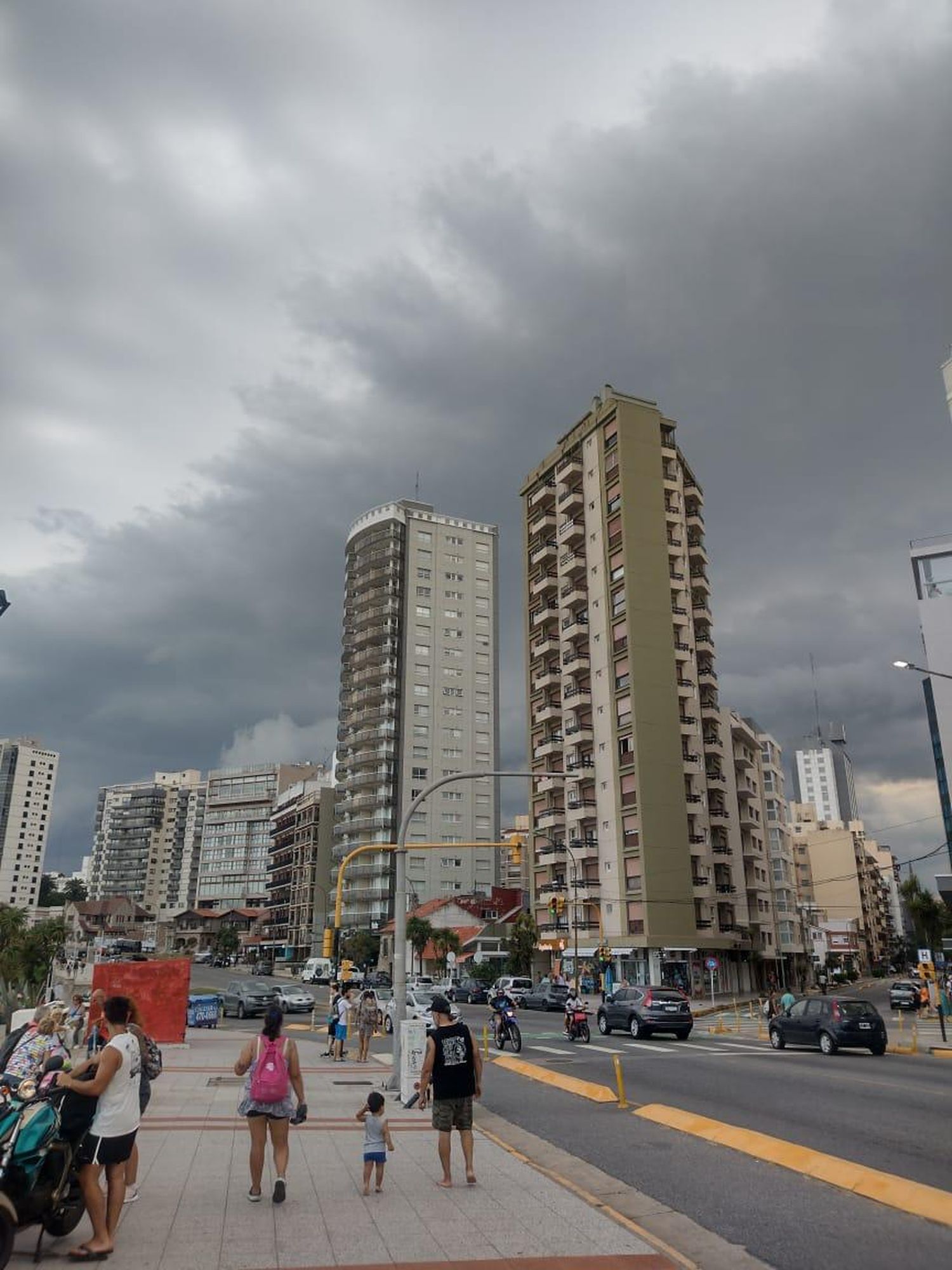 Mar del Plata bajo alerta: se esperan tormentas por la noche