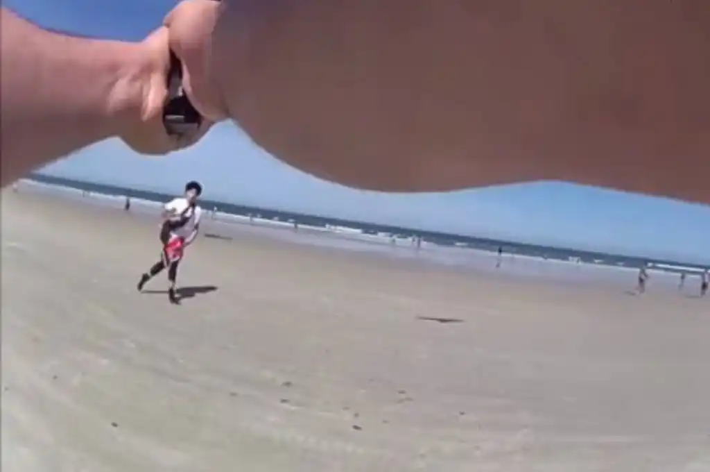 Joven armada en la playa