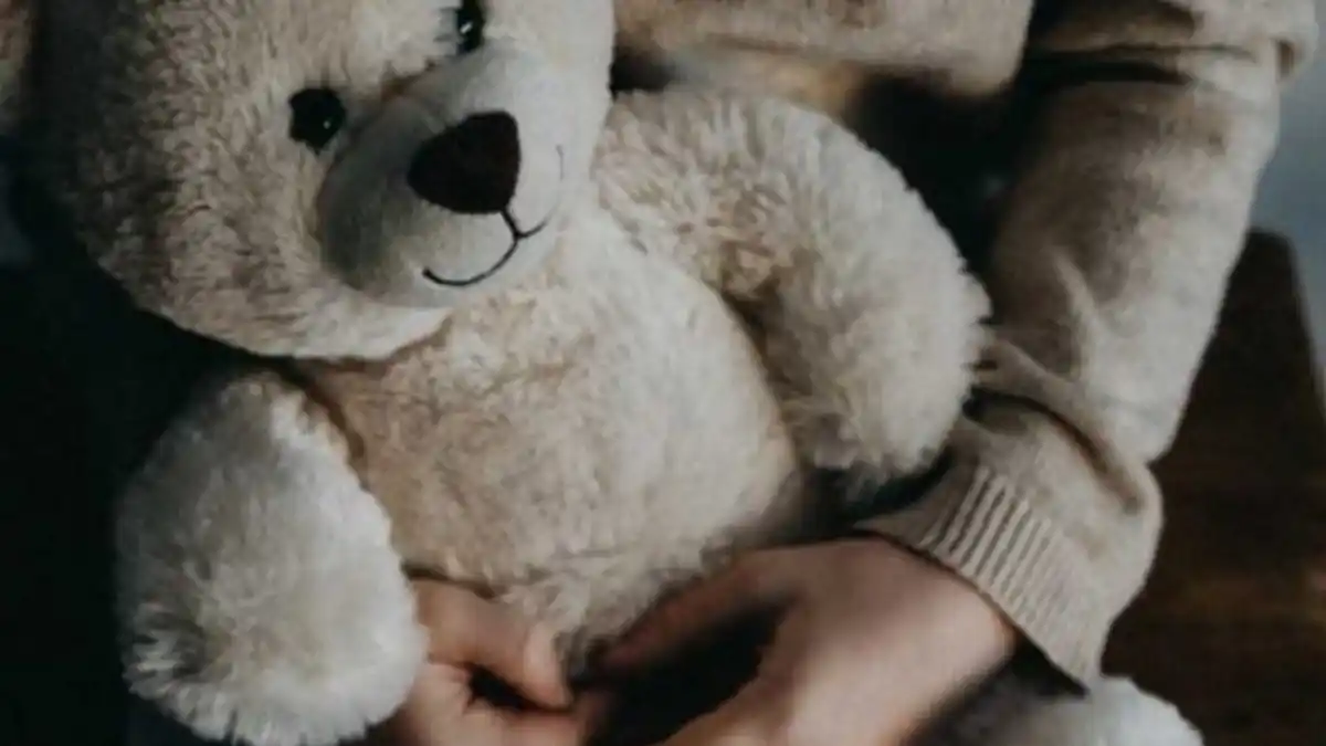 Sujeto le pidió a trabajadora sexual incluir a su hija de cuatro años dentro de la oferta