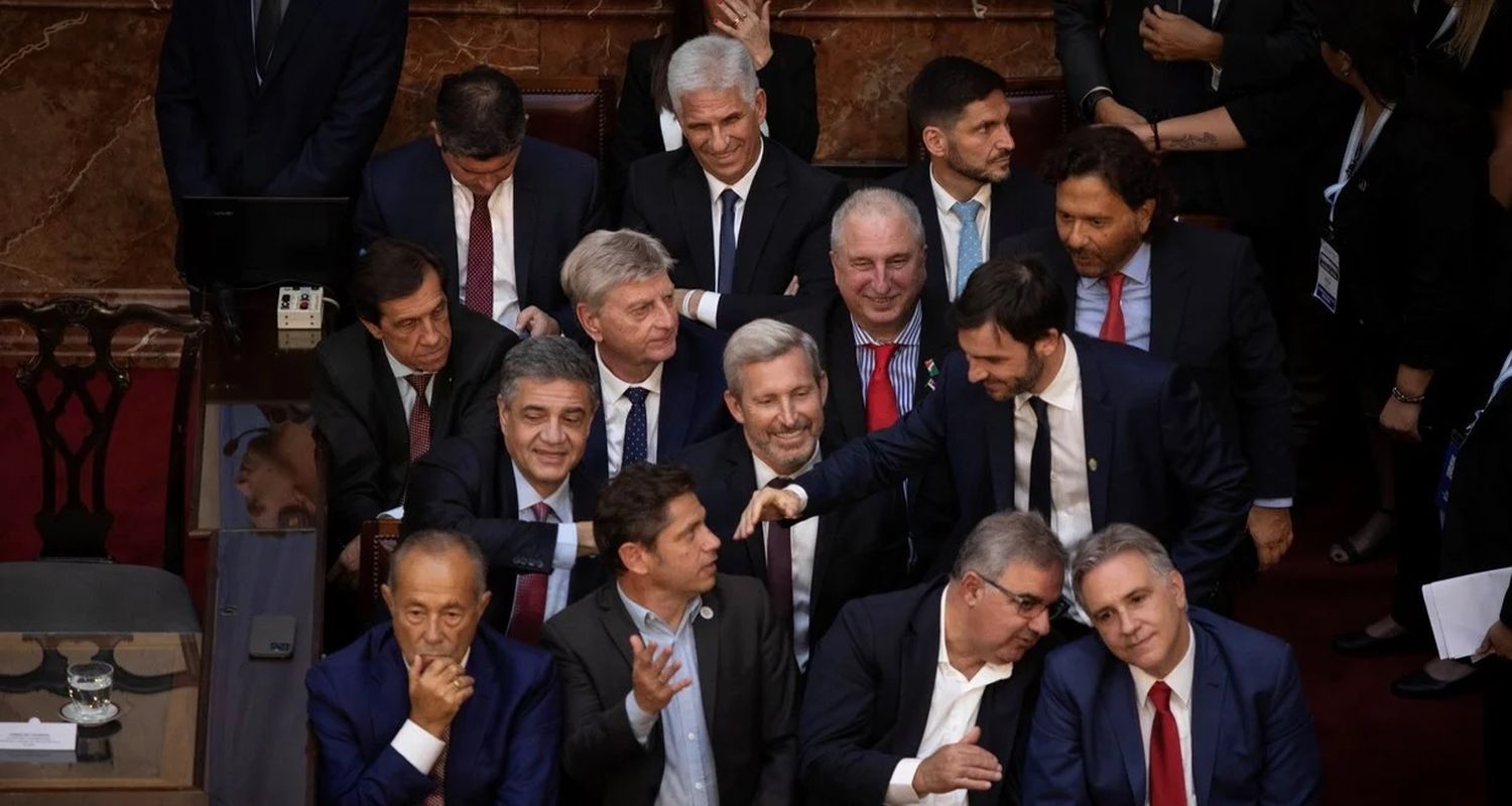 Los gobernadores que asistieron al discurso del presidente Milei al inaugurar el 142º período ordinario de sesiones del Congreso. Foto: Xinhua / Martín Zabala.