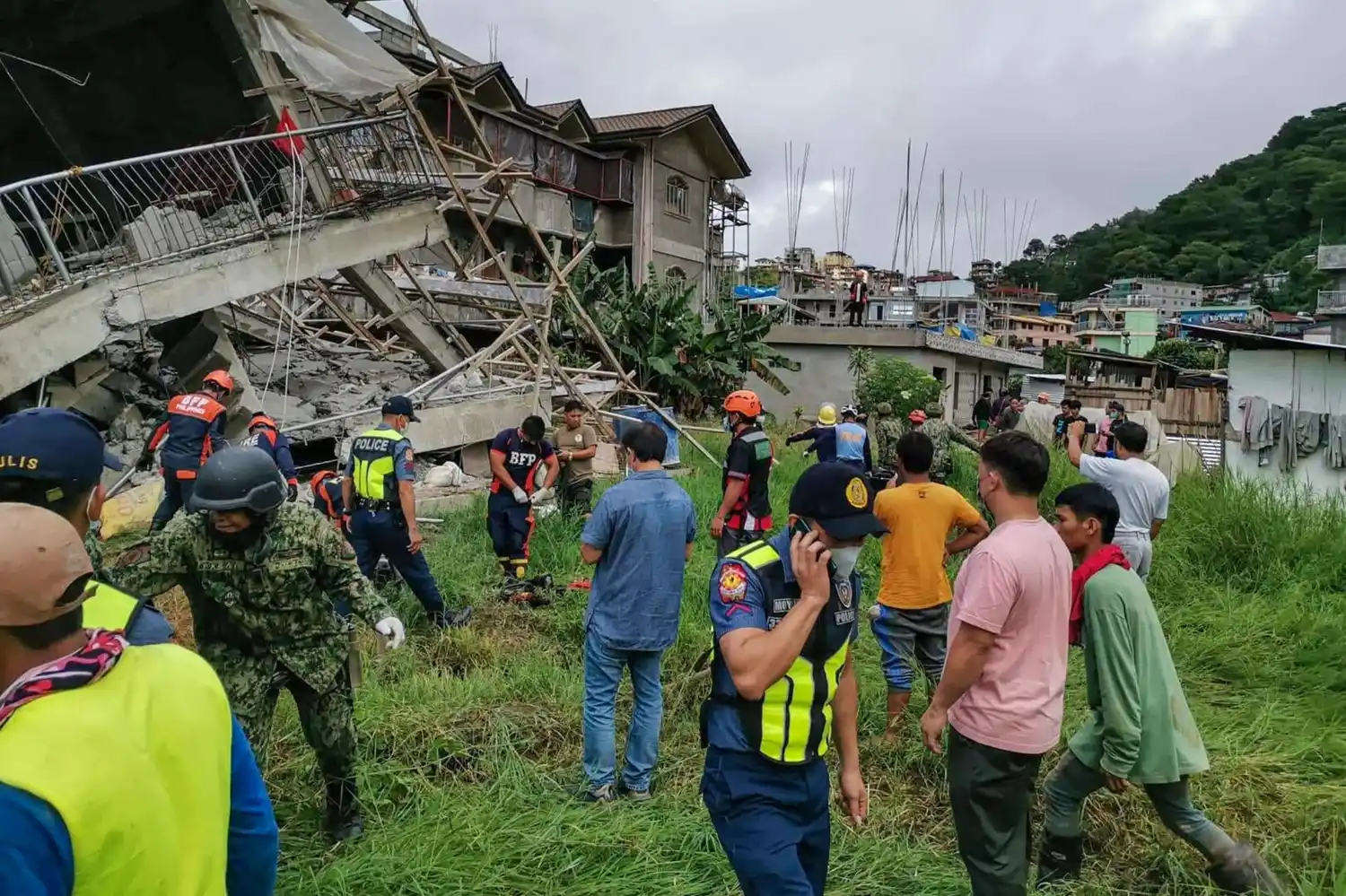 VAN 5 MUERTOS por terremoto en Filipinas (FOTOS + VIDEOS)
