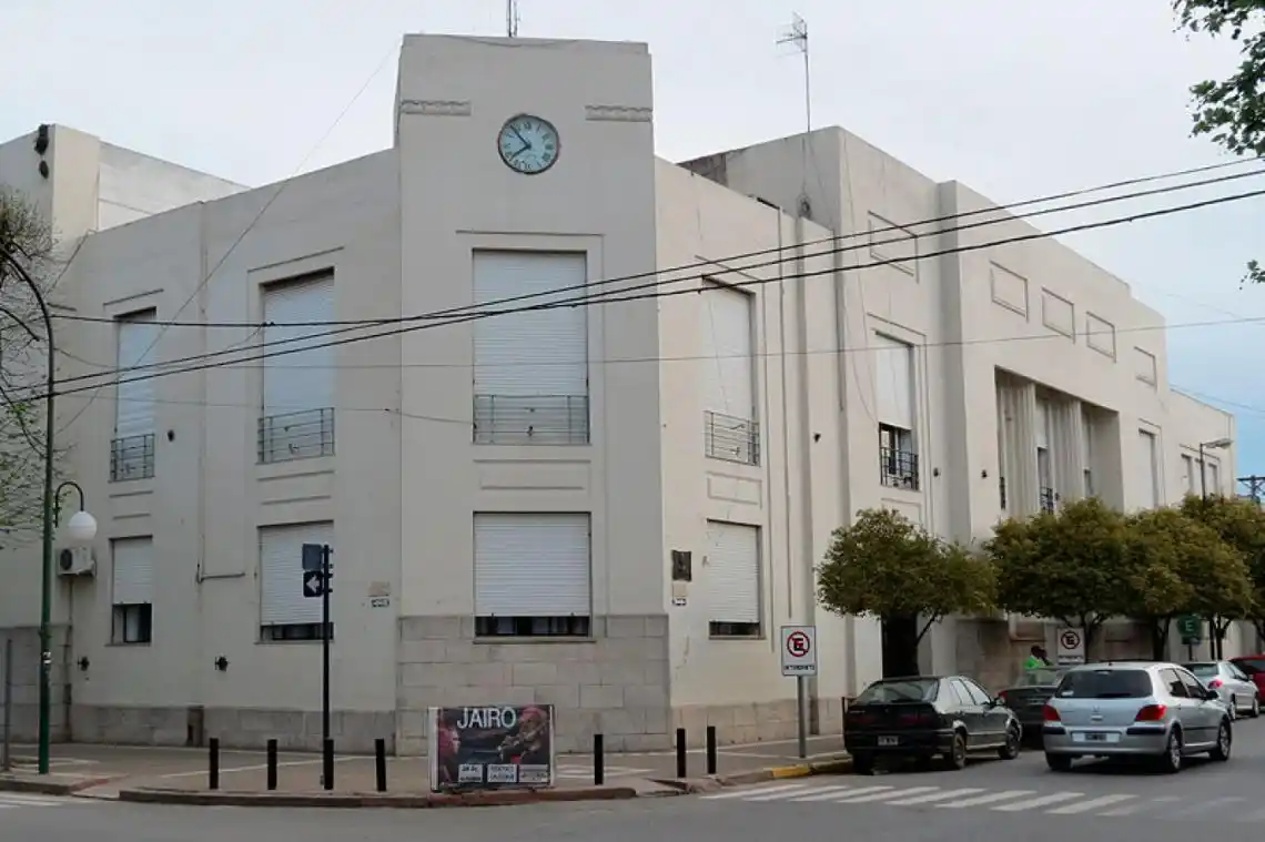 Dolores: El municipio bonificó a los empleados estatales con $1000 para Octubre