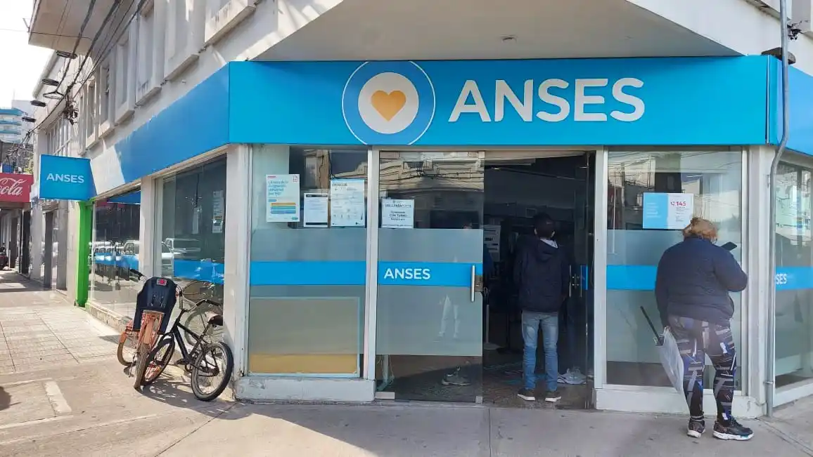 Los créditos para trabajadores que anunció el Gobierno serán depositados en tarjeta para hacer compras